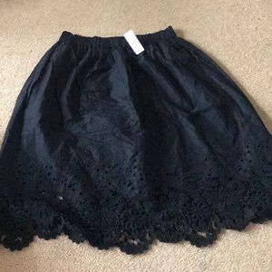 LOFT BRAND NEW BLACK SKIRT, women size small